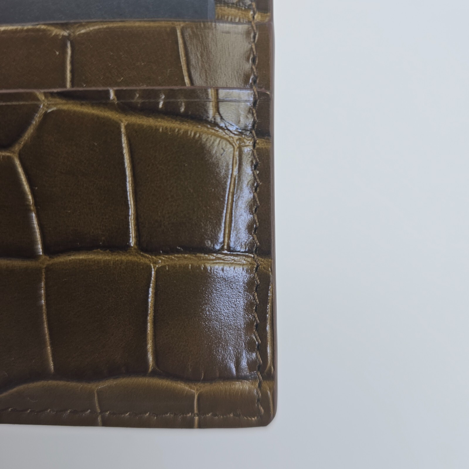 Pre-owned Tom Ford Men's Khaki Croc Printed Glossy Leather Classic Card Holder In Green