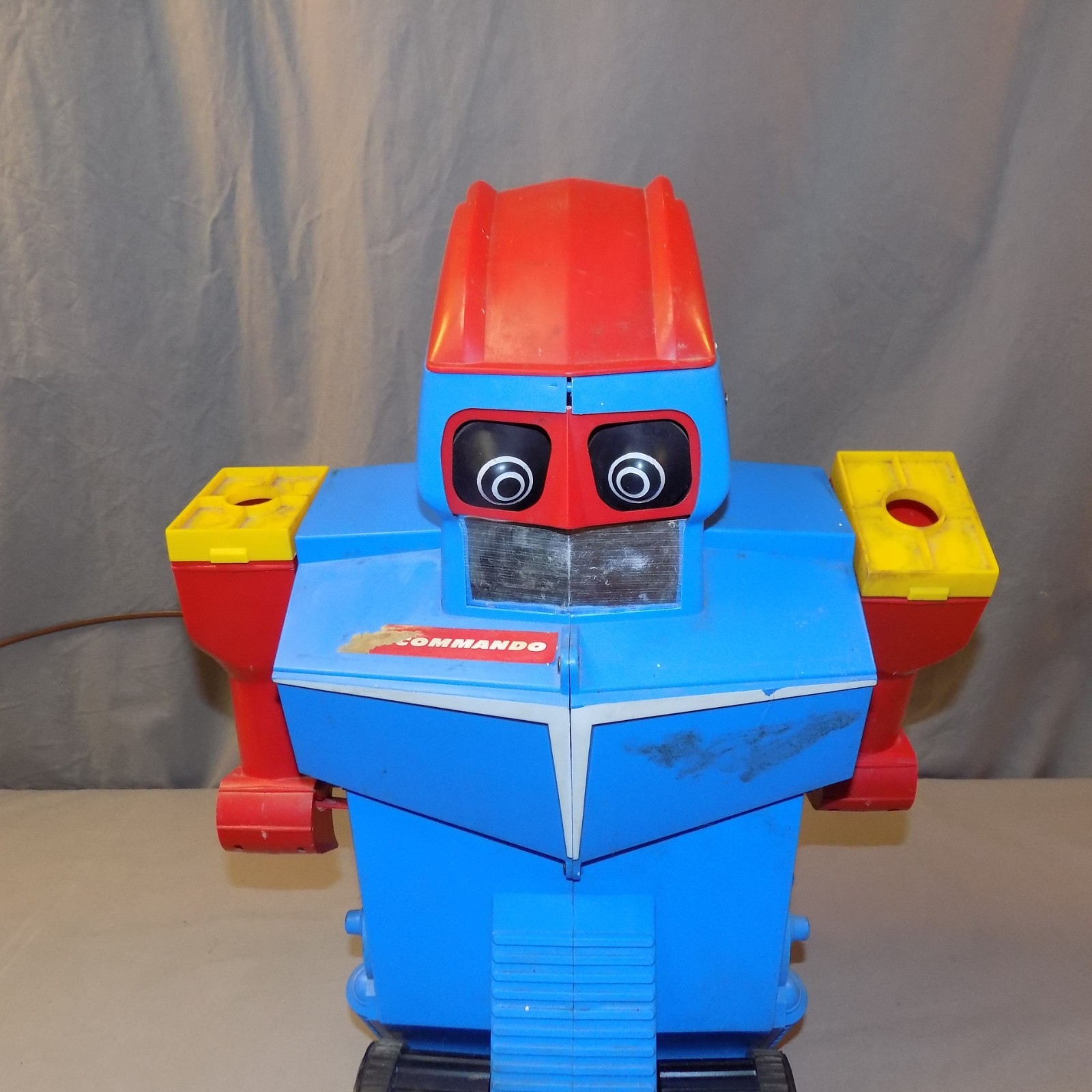 VINTAGE 1960s 1961 IDEAL BATTERY OPERATED TOY ROBOT COMMANDO FOR PARTS