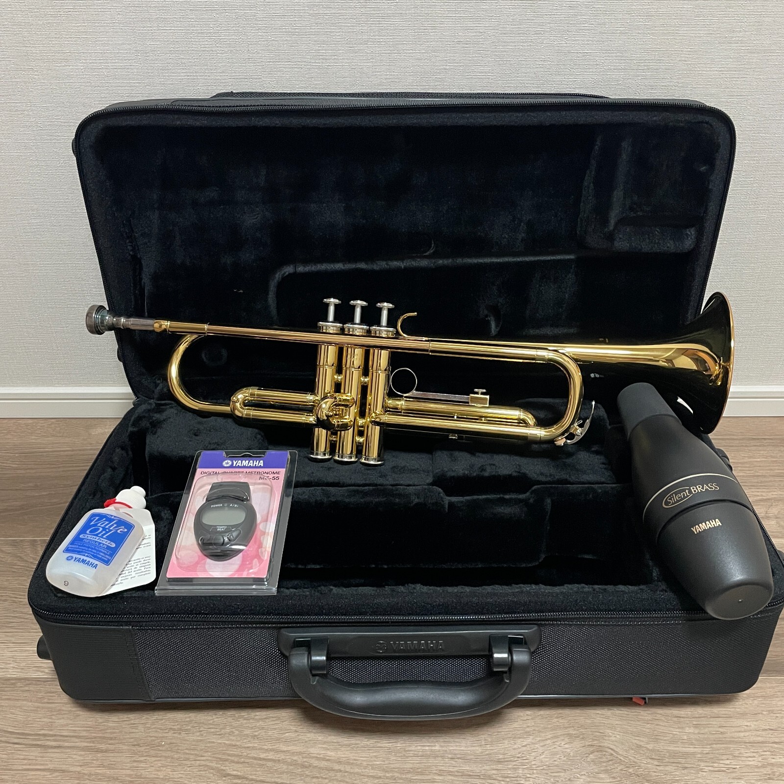 ヤマハ トランペット YTR-1335 ケース付き YAMAHA YTR-1335 Trumpet Gold color with Mouthpieces & semi