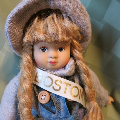 TRADITIONAL IRISH IMMIGRANT PORCELAIN  DOLL BOSTON 10