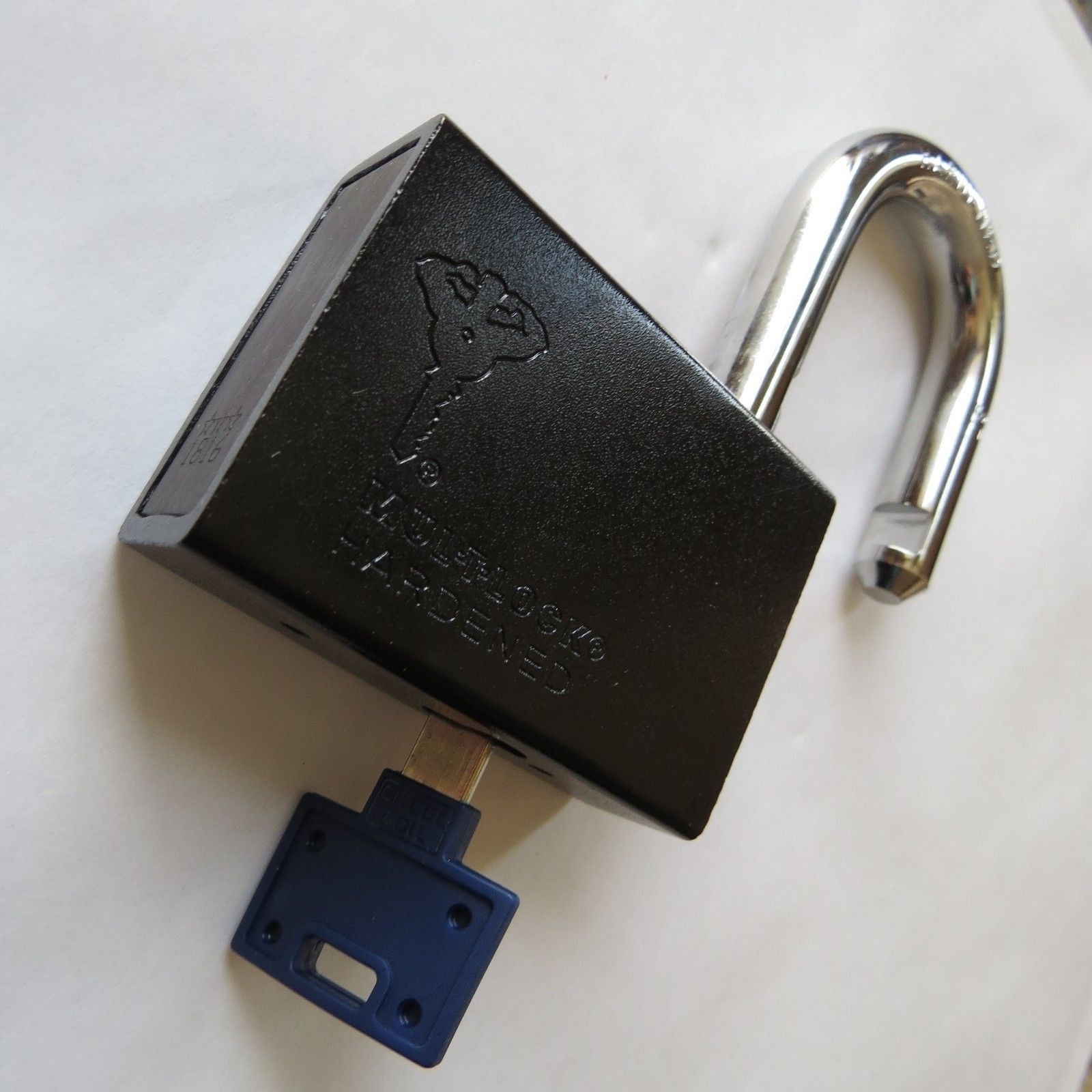 Навесной замок mul-t-lock c-13. Peter lock. Lock 13. D lock. Lock 13.