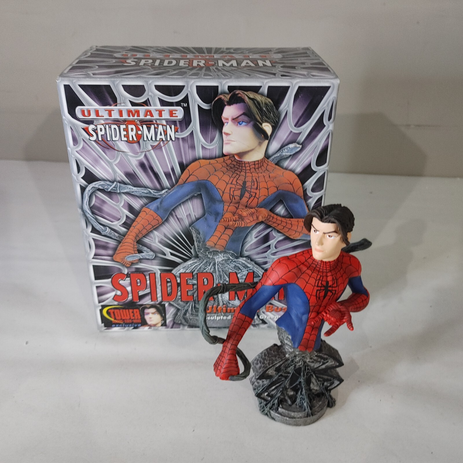 Ultimate Spider-Man Bust Diamond Select Toys Peter Parker Ultimate Spider-Man Bust Diamond Select Toys Peter Parker