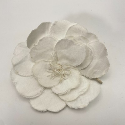 Broche Chanel Pin Camélia Flower Corsage White #2074