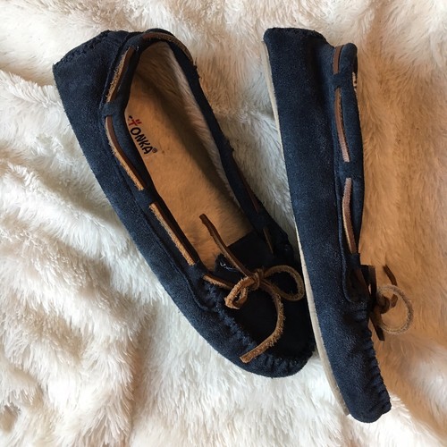 Minnetonka Moccasins Navy Blue Leather Cally Slippers Womens Size 10