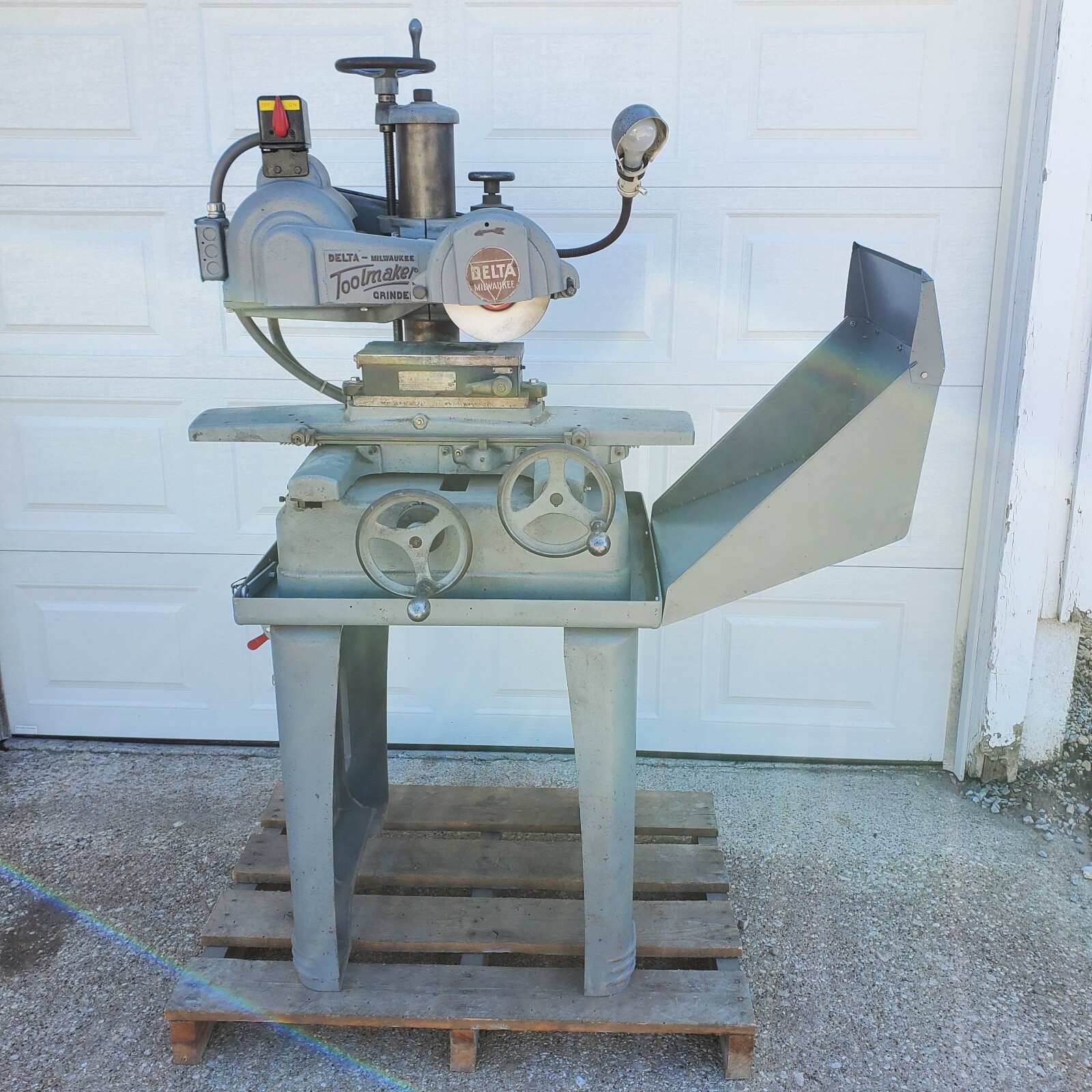 Delta-Milwaukee Toolmaker Surface Grinder w/Brown & Sharpe Magnetic Chuck #510