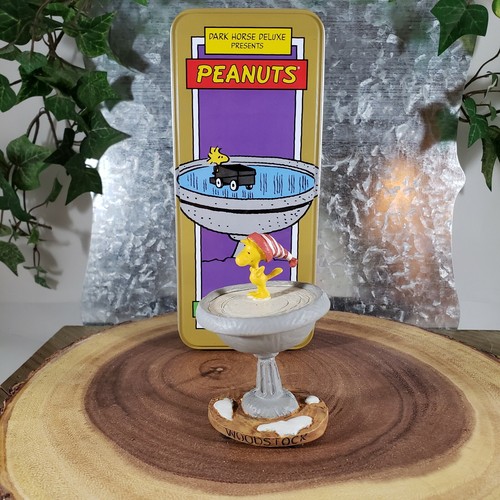 Classic Peanuts Dark Horse Deluxe Presents Woodstock Figure