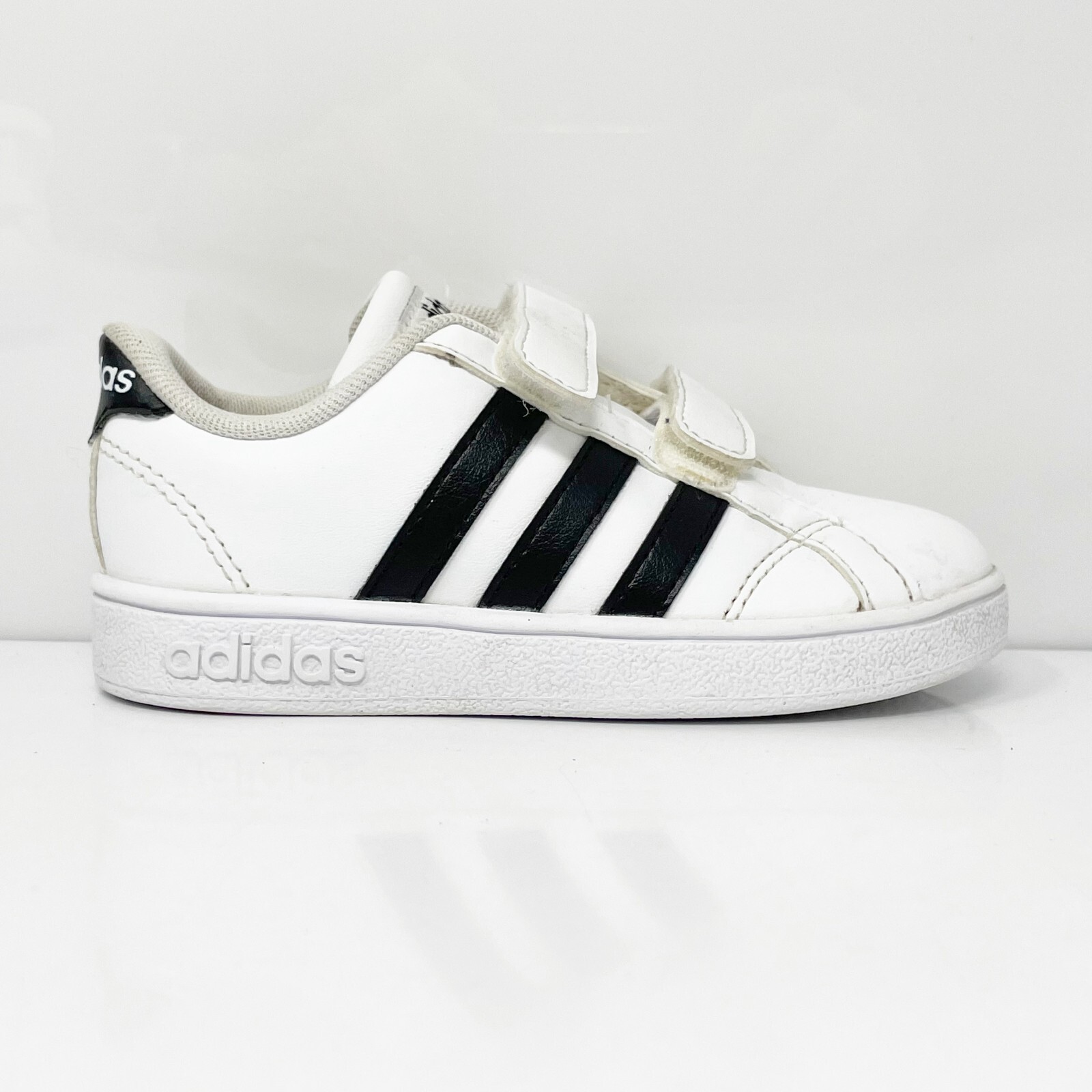 

Adidas Boys Baseline AW4321 Белая повседневная обувь Кроссовки Размер 8K, Белый, Baseline