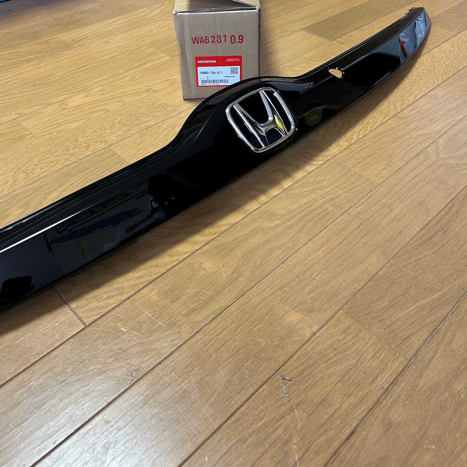 オメガ Honda Genuine OEM Liftgate Tailgate Hatch License Molding