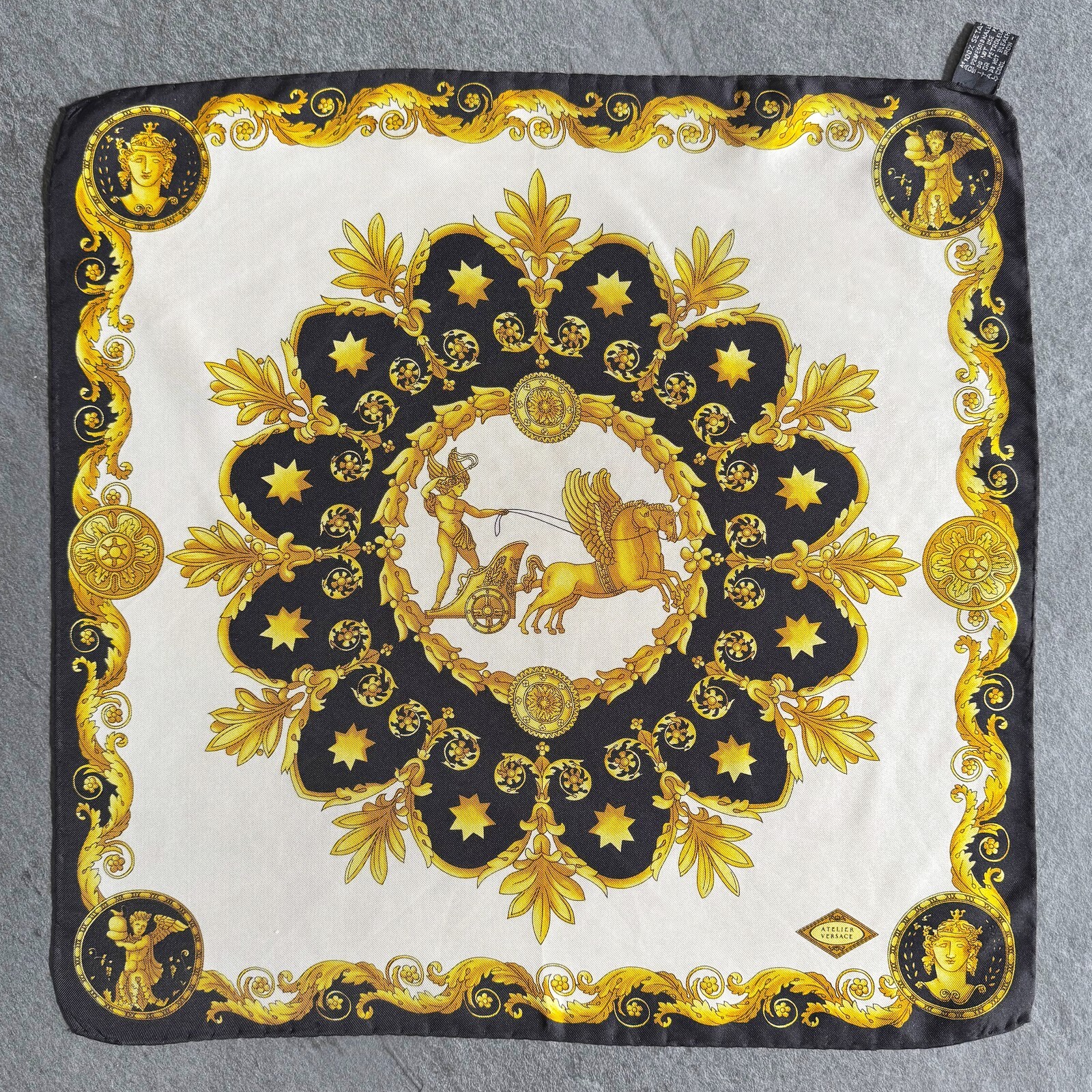 GIANNI VERSACE スカーフ GIANNI VERSACE silk neck scarf Baroque and Roman Rider print