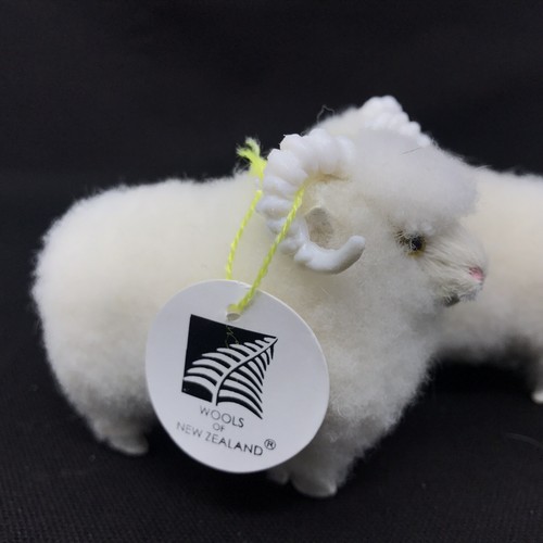 SHEEP HARD PLASTIC WITH REAL WOOL FARM ANIMAL LOT - WOOLS OF NEW ZEALAND SHEEP