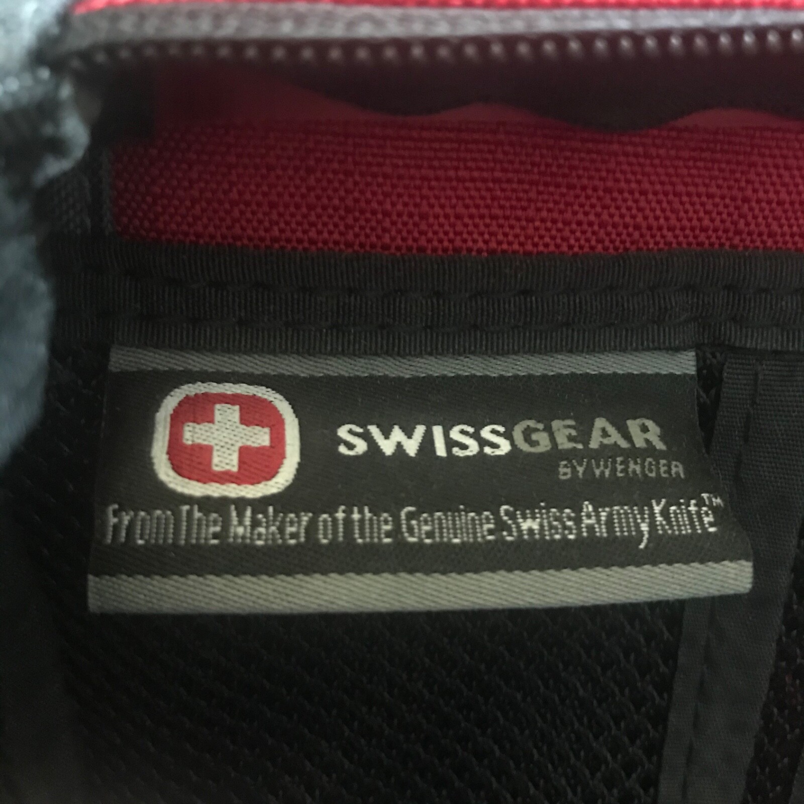 SWISSGEAR WENGER Swiss Army Gear Black/Red Travel 20" Gym Bag Duffel Luggage Zip