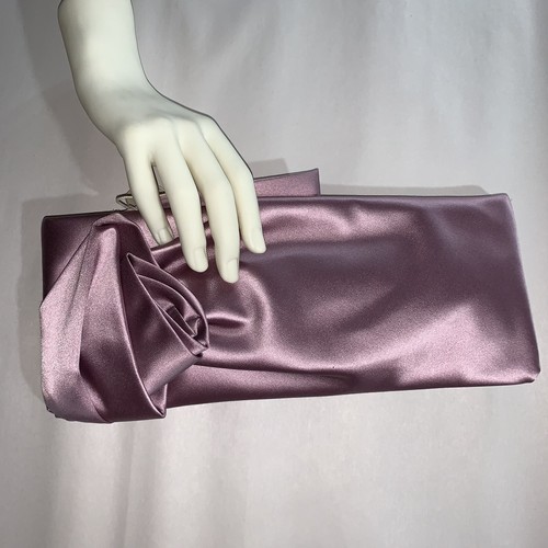 クラッチバッグ Valentino Garavani Pink Moire Textile Clutch Valentino Garavani Pink Moiré Textile Clutch Clutch Bag