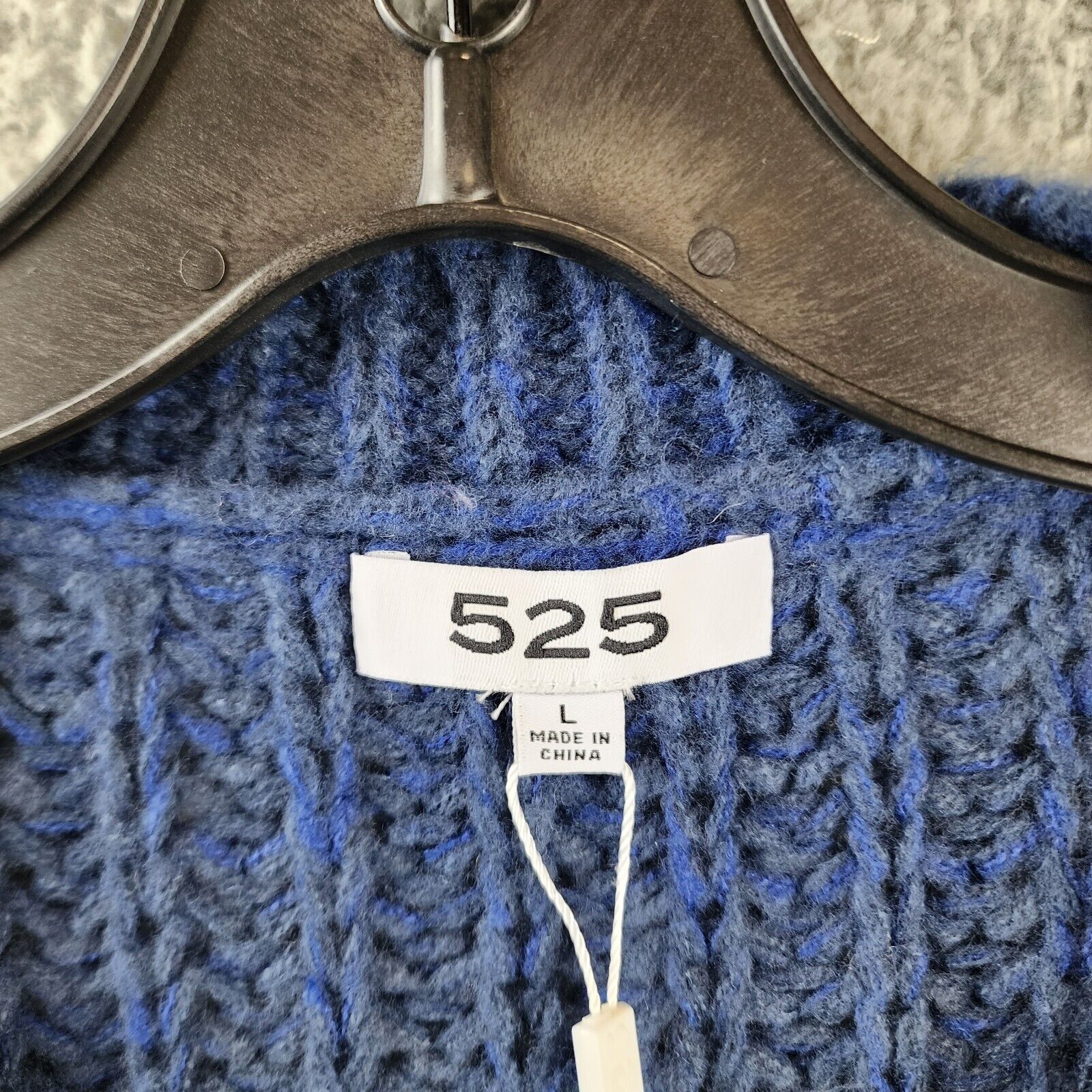 525 Ombré Knit Sweater Women's L Dark Blue Multi Crewneck 525 Ombré Knit Sweater Women's L Dark Blue Multi Crewneck
