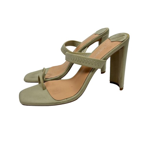 Tony Bianco Alexa Sandal ベージュ Tony Bianco Alexa Sandal in Beech Nappa | REVOLVE