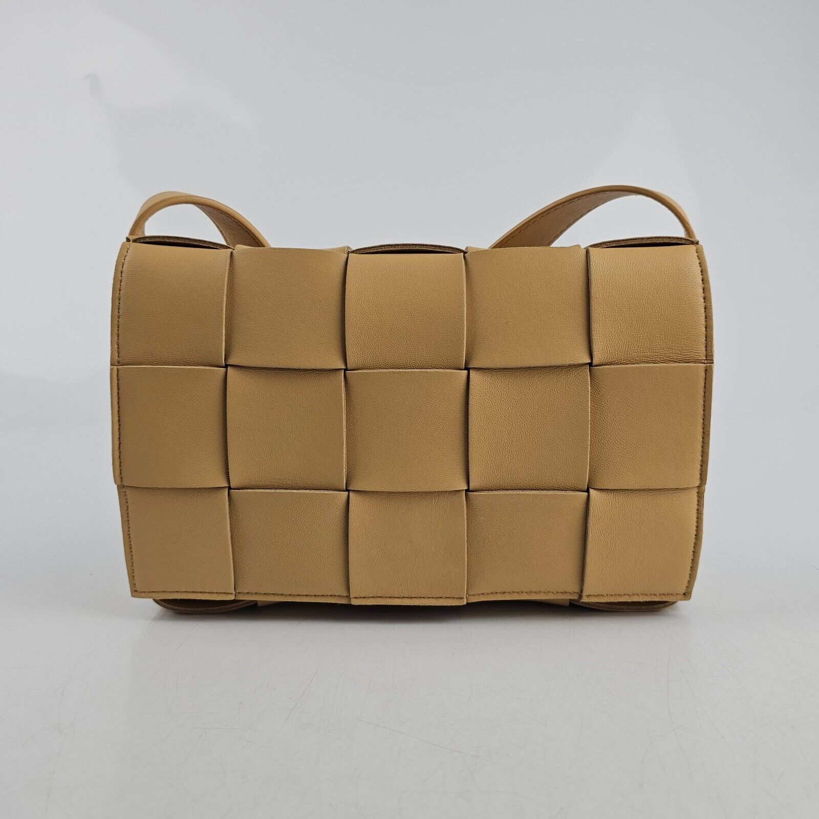 Bottega Veneta Cassette Medium $3000 Almond Intreccio Bottega Veneta Cassette Medium $3000 Almond Intreccio