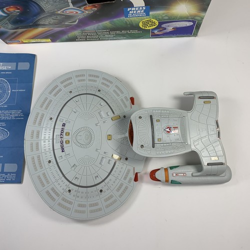 Star Trek The Next Generation Starship Enterprise NCC-1701-D Playmates 1992