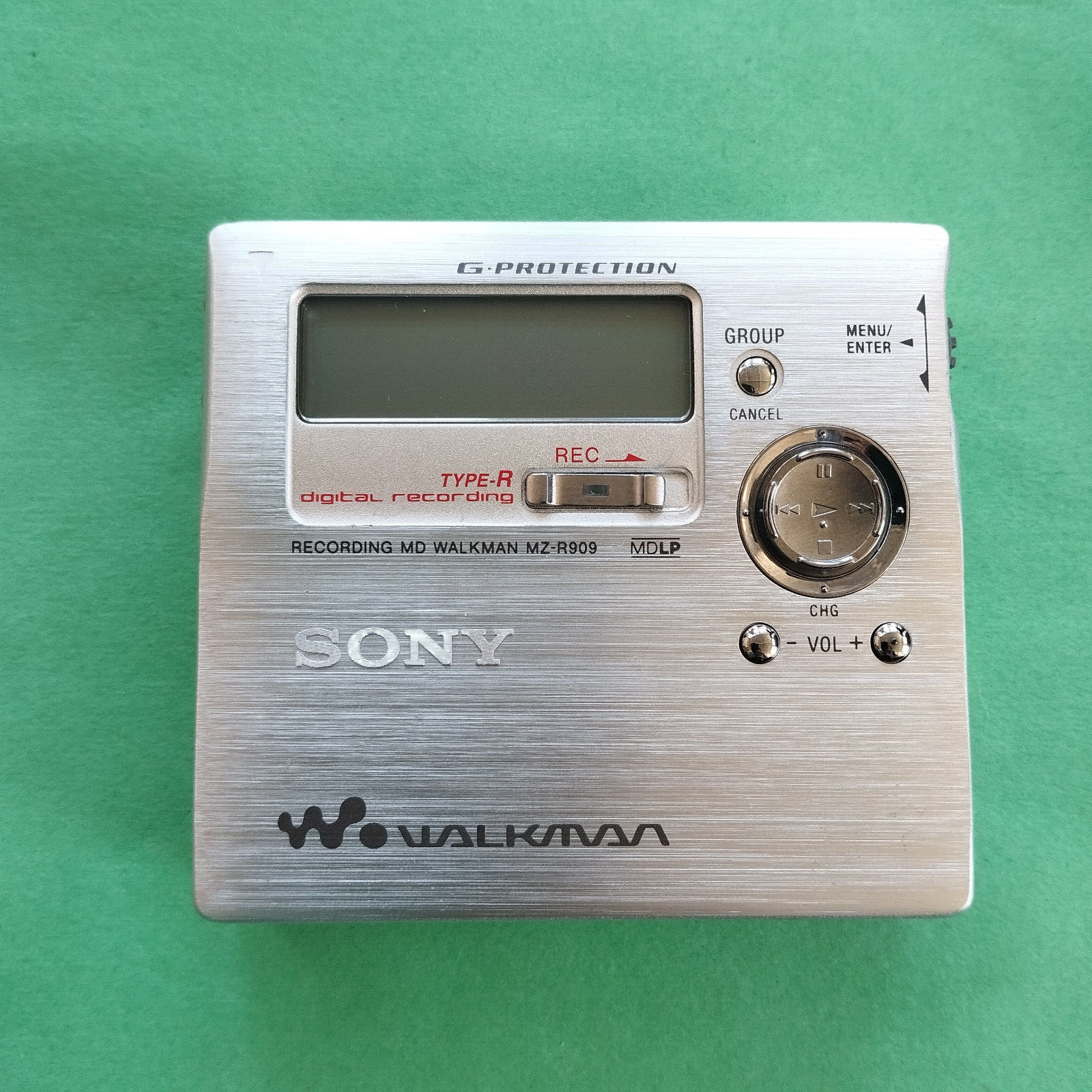 Sony Portable MiniDisc Recorder MZ-R909 Walkman MD player No