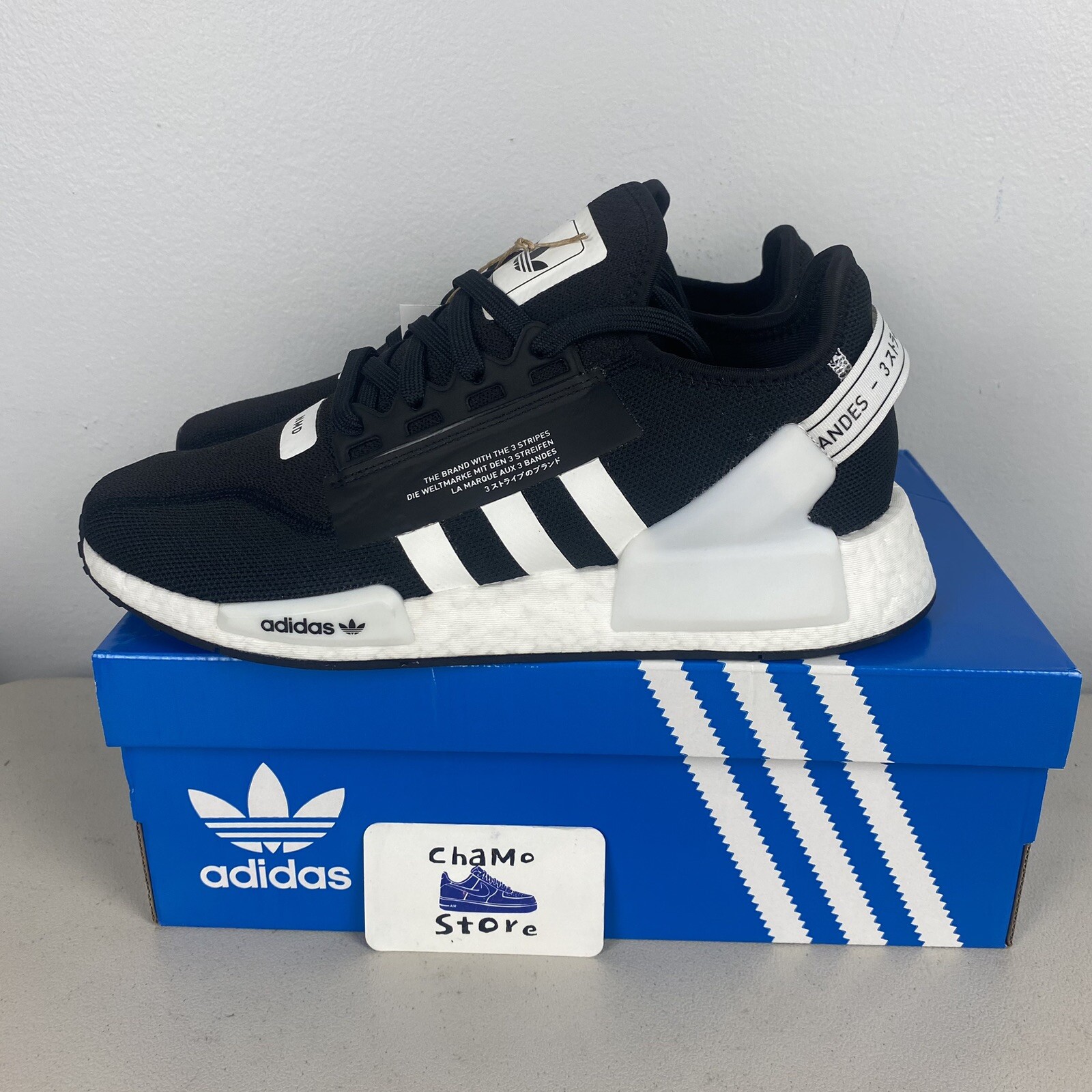 Adidas NMD R1 V2 Athletic Black White Running Shoe Boost Sneaker Men Sz  8.5: купить с доставкой из США, цена 13 959 руб - (134366234753)