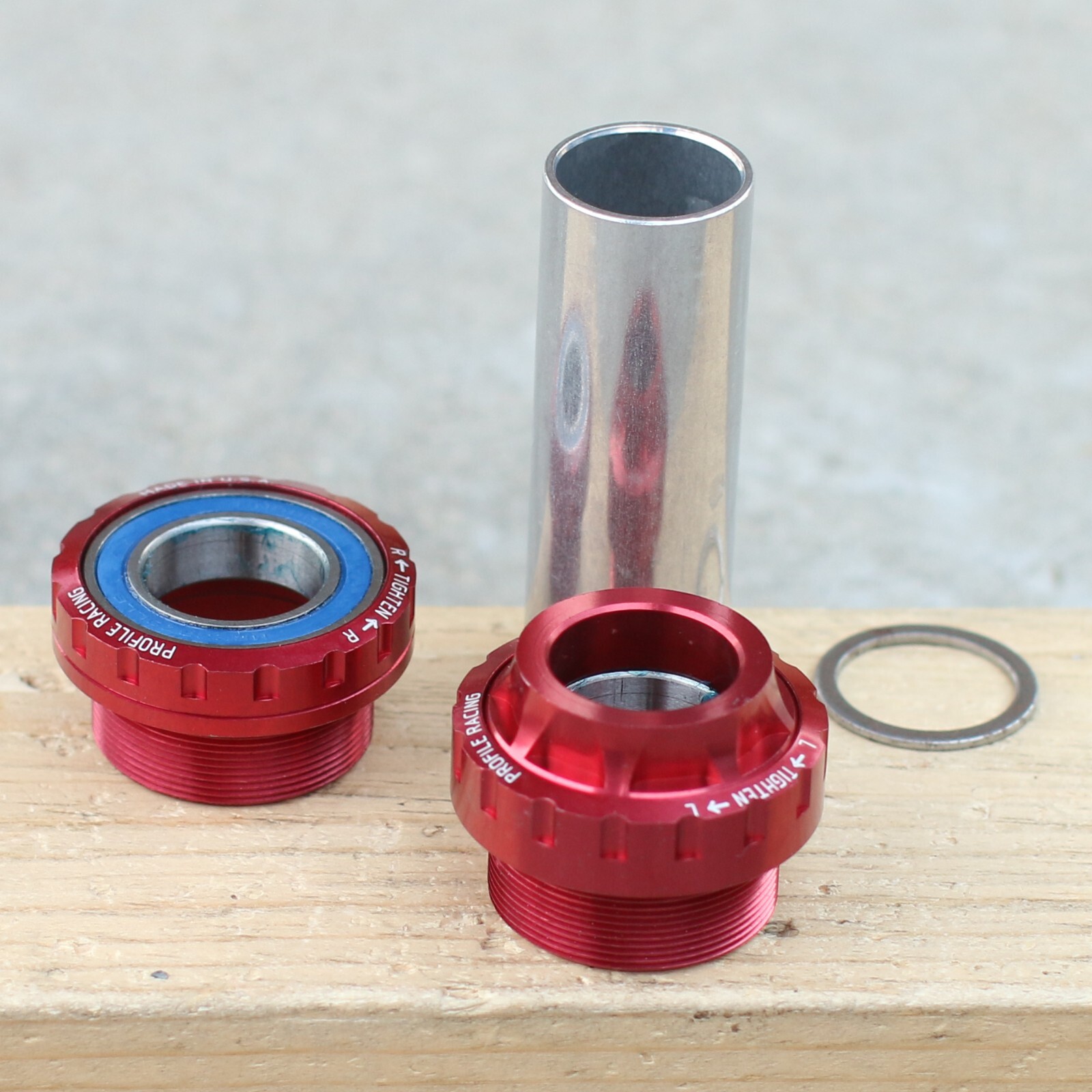 PROFILE RACING BMX EURO EXTERNAL BOTTOM BRACKET KIT RED 22mm