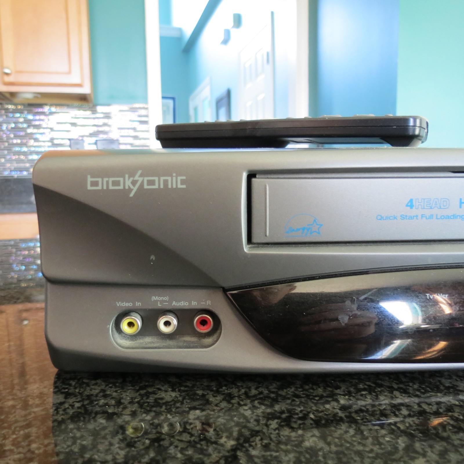 Broksonic 4 head hi-fi stereo vhs player with remote