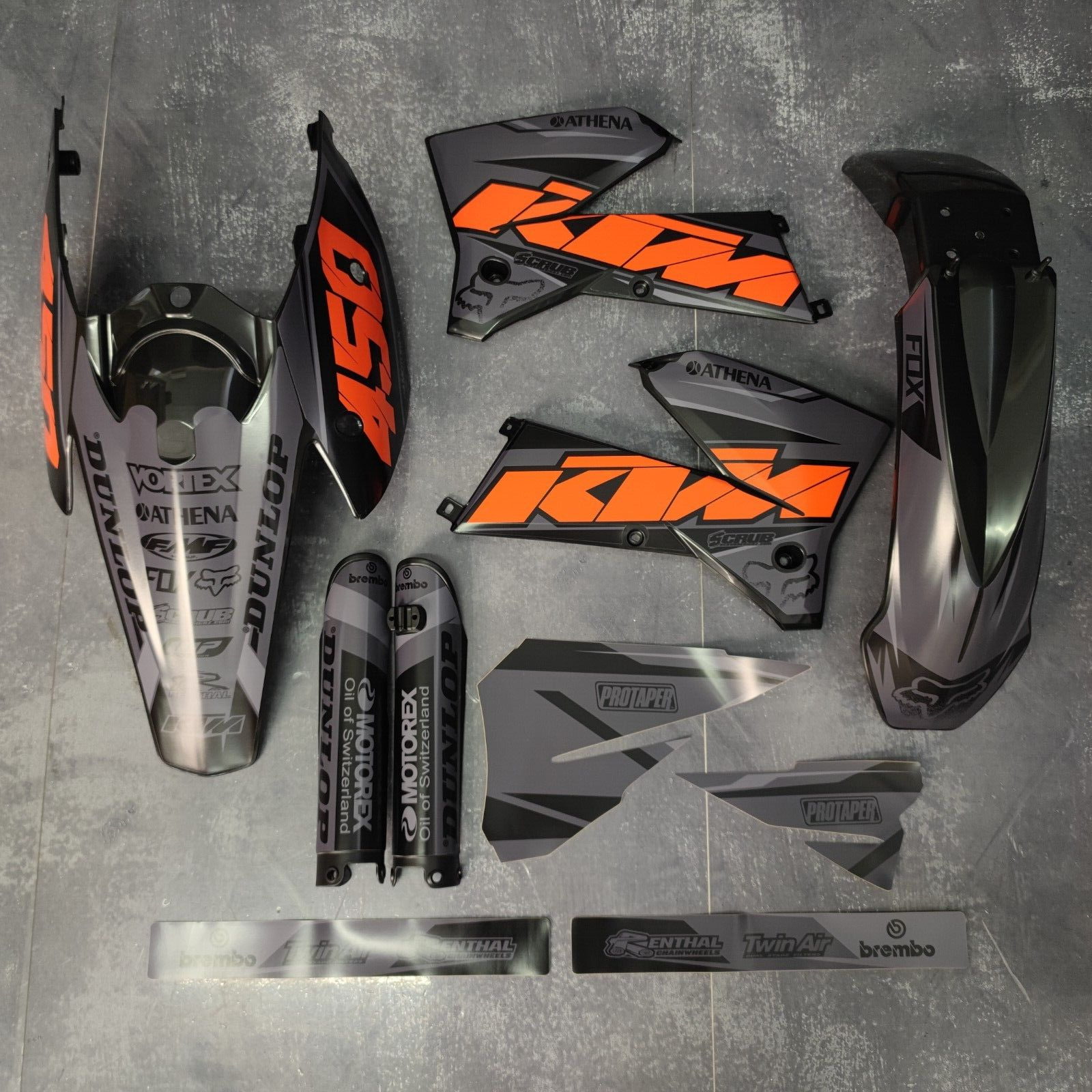 Plastics + Graphics KTM 2004 2005 2006 2007 XC-W EXC EXC-F Plastics + Graphics KTM 2004 2005 2006 2007 XC-W EXC EXC-F