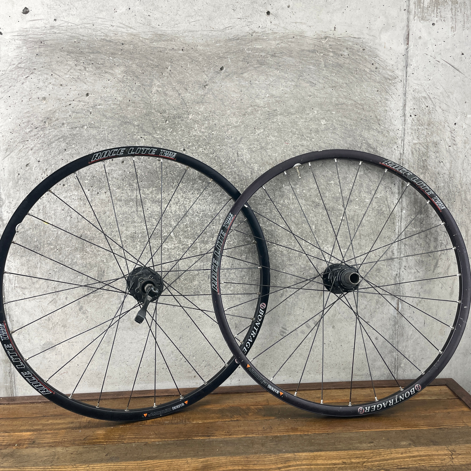BONTRAGER RACE クリンチャーホイール 2本セット スプロケセット