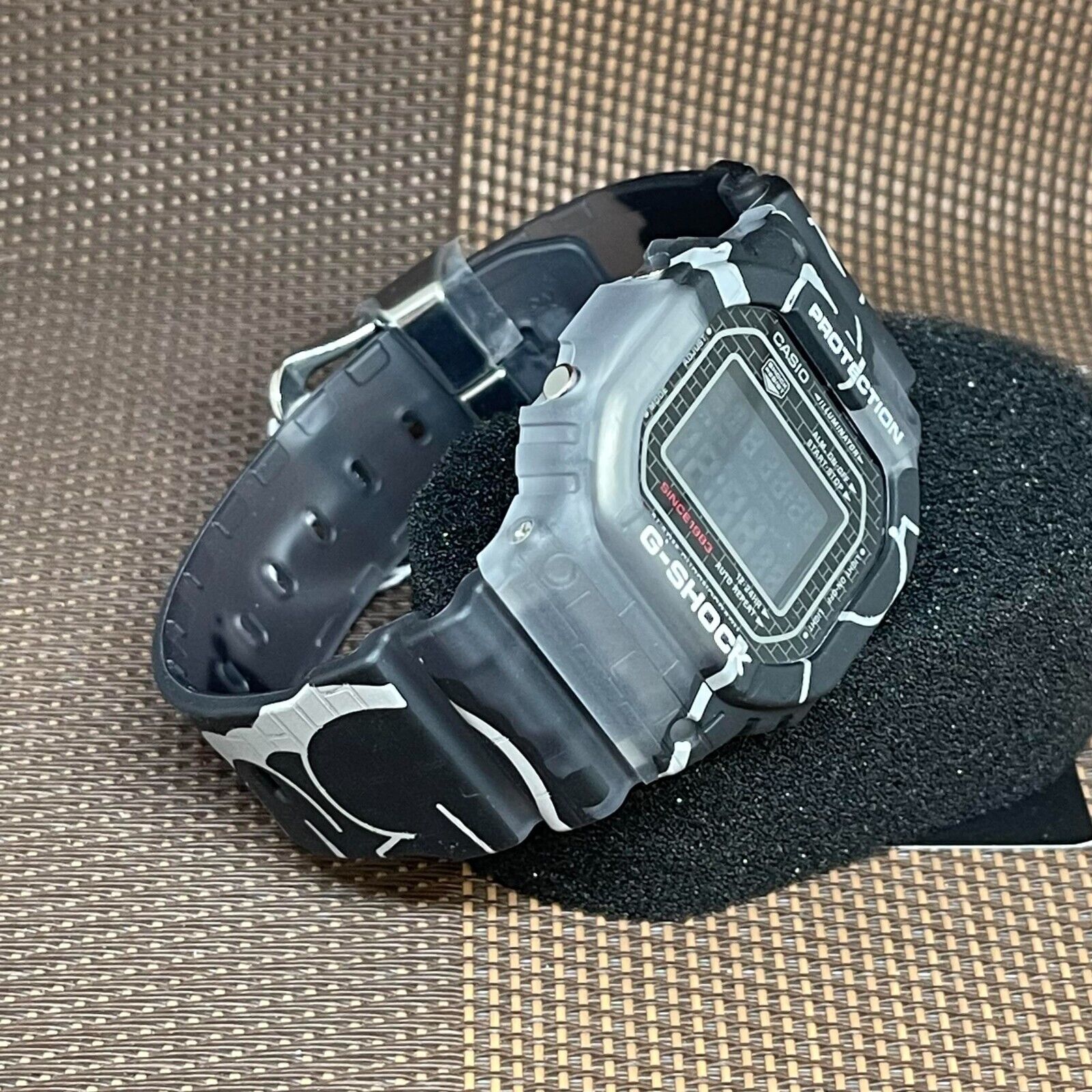 Pre-owned Casio G-shock Dw-5000ss-1d Graffiti Art Street Spirit Digital Men Fashion Watch
