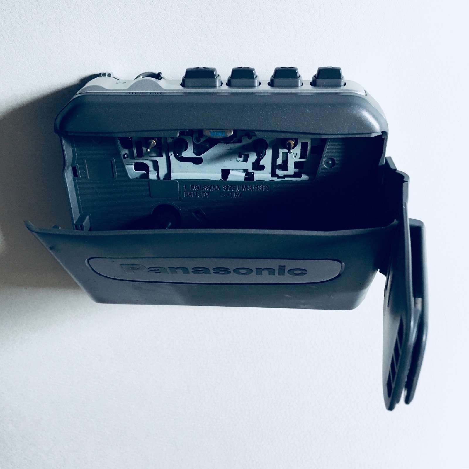 PANASONIC RQ-E25V AM FM STEREO Portable Cassette XBS w/ Clip - DOES NOT WORK