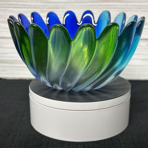 Vintage Green Glass Bowl With Scalloped Edges And Circle