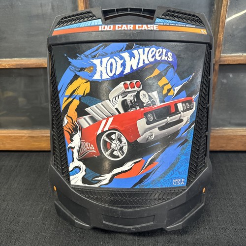 Rolling Storage Case With Retractable Handle