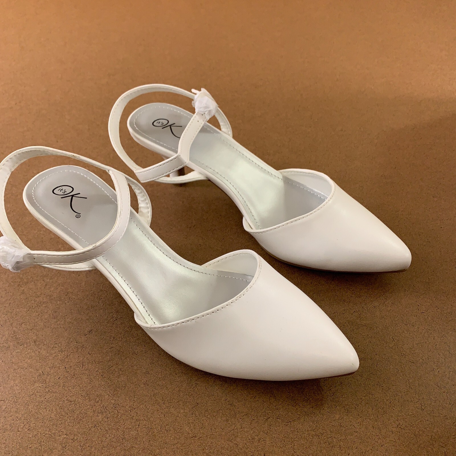 It's OK Womens Shoe Size 9 White Faux Leather Pointed Toe