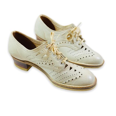 Vintage White Oxford Pumps Lace Up 1940 