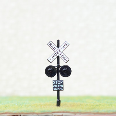4 x HO railway grade crossing signals 2 targets one side lights black #HO2BL
