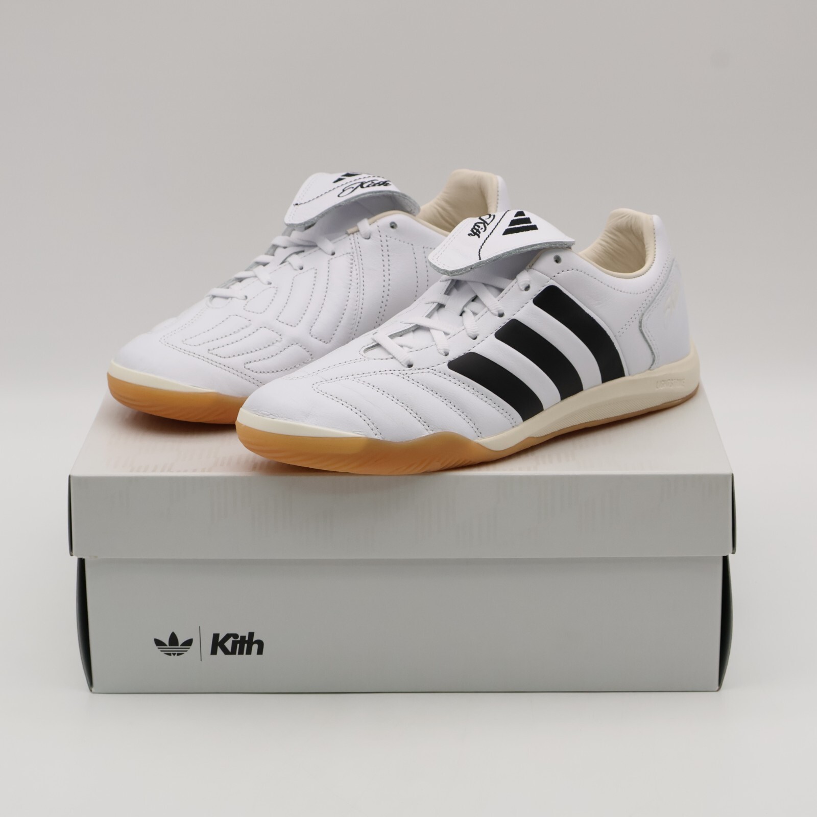 シューズ Kith for adidas Football Predator2002 IC Kith for adidas Football Predator 2002 IC - White / Black / Gum