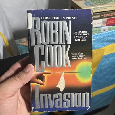 Invasion by Robin Cook Fiction Thriller Paperback Science Fiction Novel