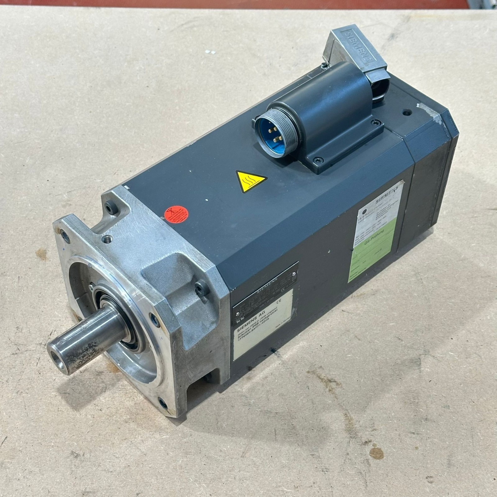 Siemens 1FT6084-8AF71-4DH0 Simotics Servo Motor 1FT 6084-8AF71-4DH0