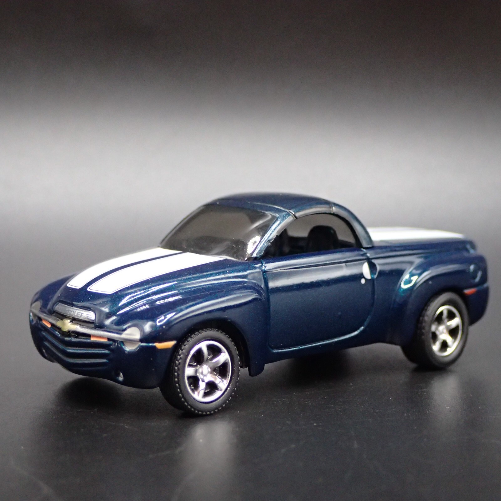 2003-2006 CHEVY CHEVROLET SSR TRUCK RARE 1:64 SCALE DIORAMA