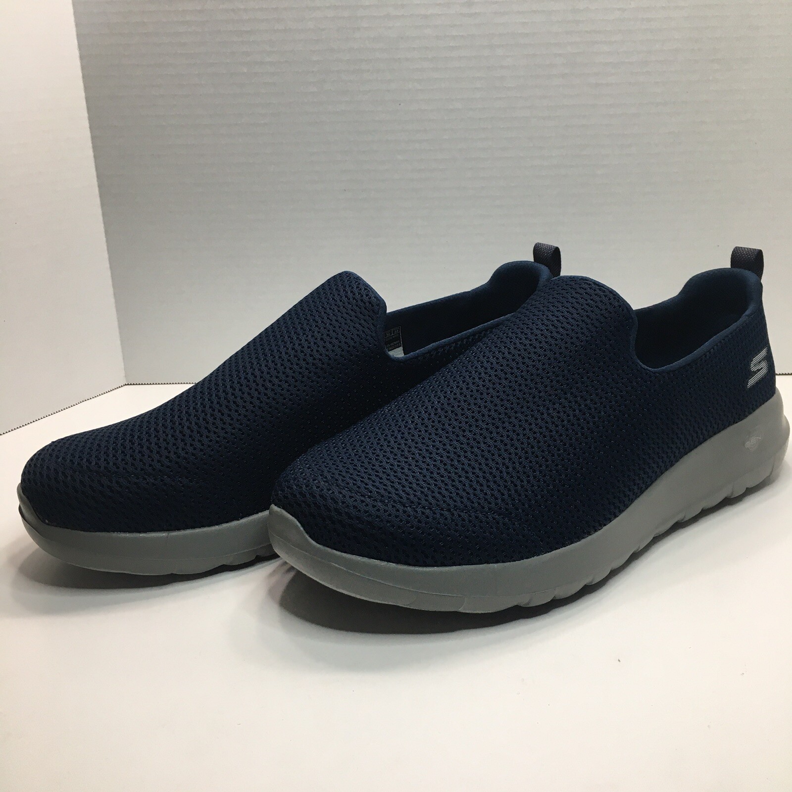 skecher slip ons for men