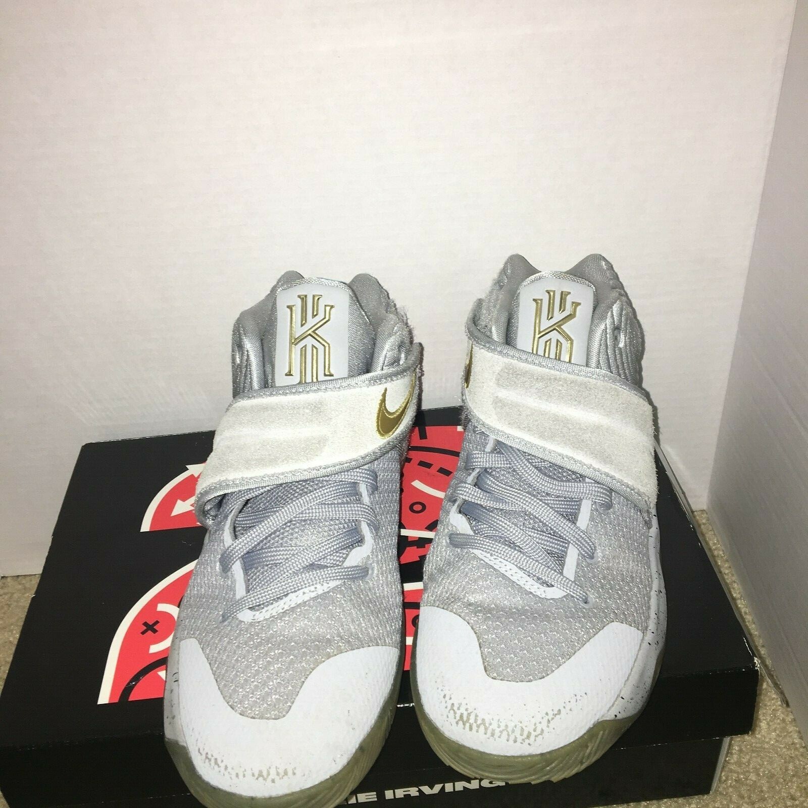 Nike Kyrie Irving 2 Wolf Gray Metallic Gold Black Size 7y 826673 050