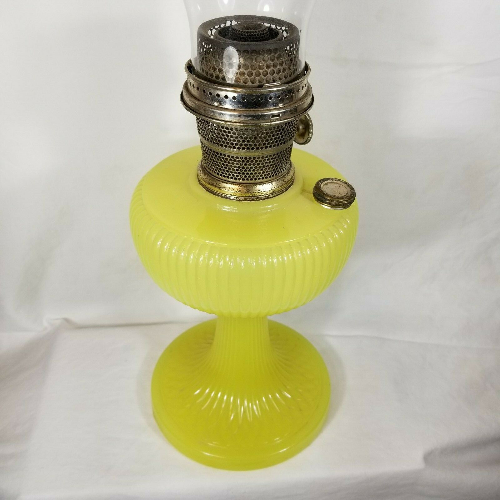 RARE 1938 B88 Yellow Moonstone Vertique Aladdin Oil Lamp