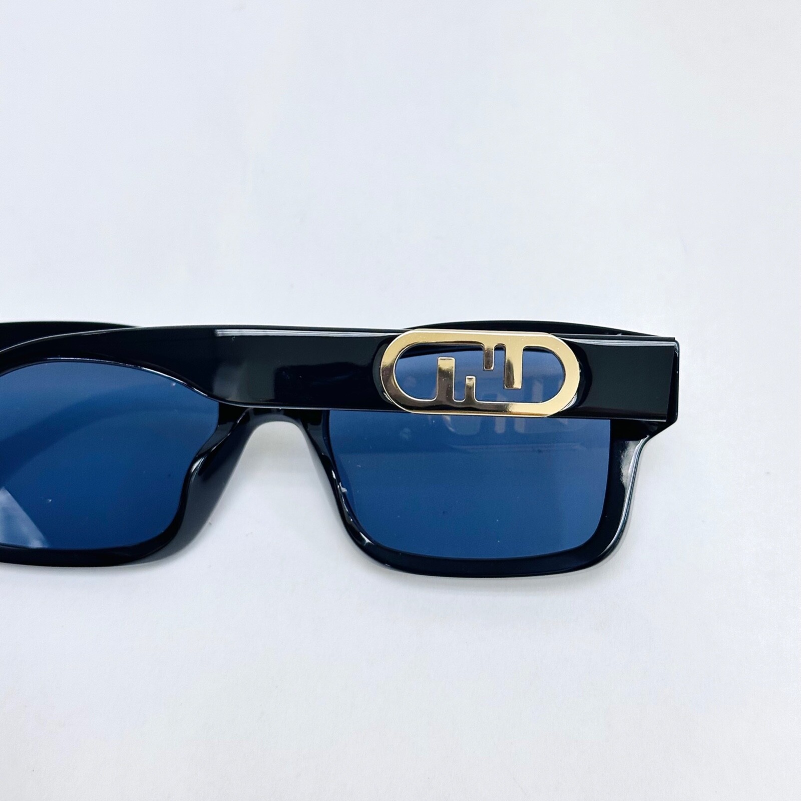 Pre-owned Fendi O'lock 40050 Black Blue Fashion Ff Lock Logo Unisex Sunglasses Fe40050i