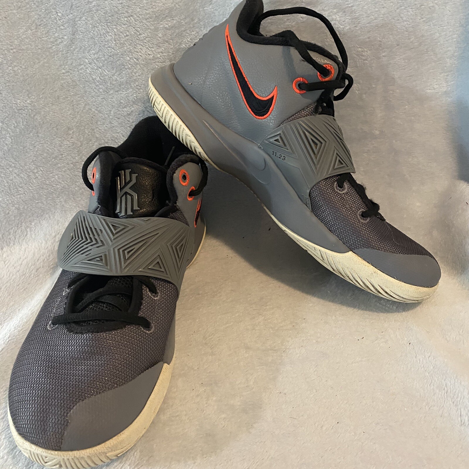 kyrie flytrap gray