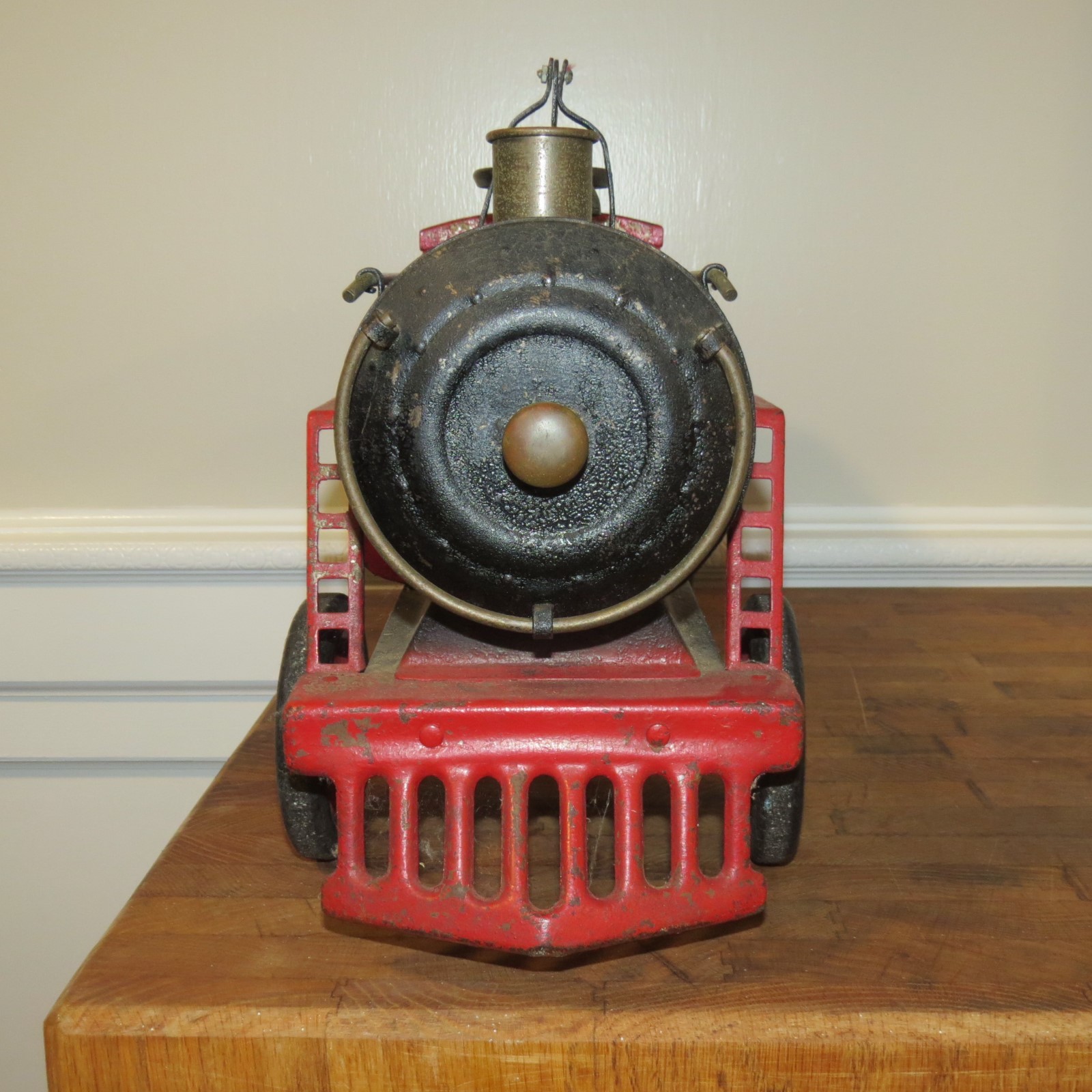 Vintage Keystone Ride On Train w/steering wheel and bell model 6400?