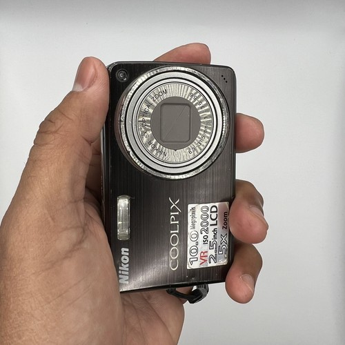 Nikon COOLPIX S550 バッテリー　SDカード付　（中古） Nikon COOLPIX S550 バッテリー SDカード付 （中古） Nikon