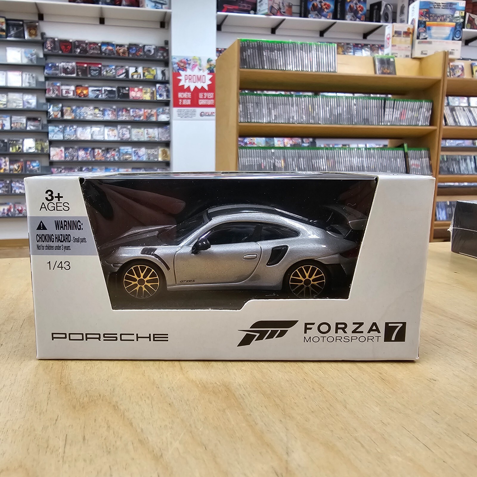 Porsche 911 GT2 RS ミニカー 1/43 Amazon.com: BBURAGO 1/43 Scale Porsche 911 GT2 RS Model Car