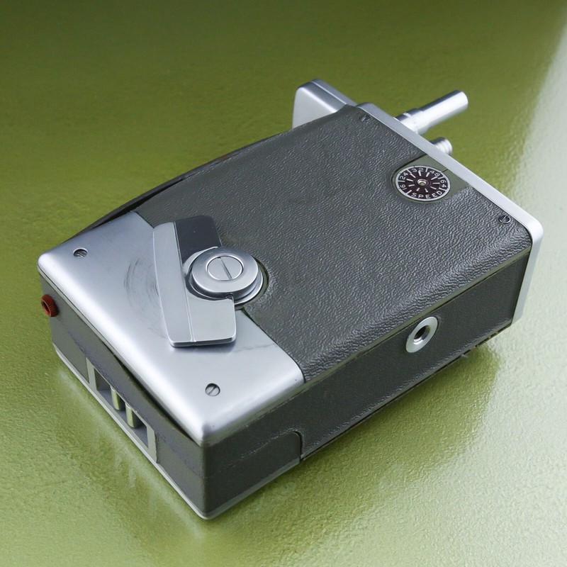 BELL HOWELL 16 MAGAZINE 200 film cine camera only body, 16 mm