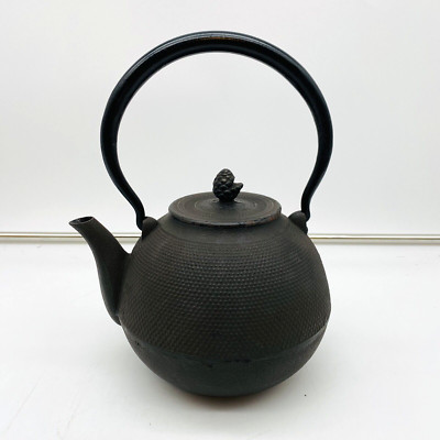 Kotobuki Japanese Cast Iron Tea Pot Kettle Lid Handle Black Textured Surface