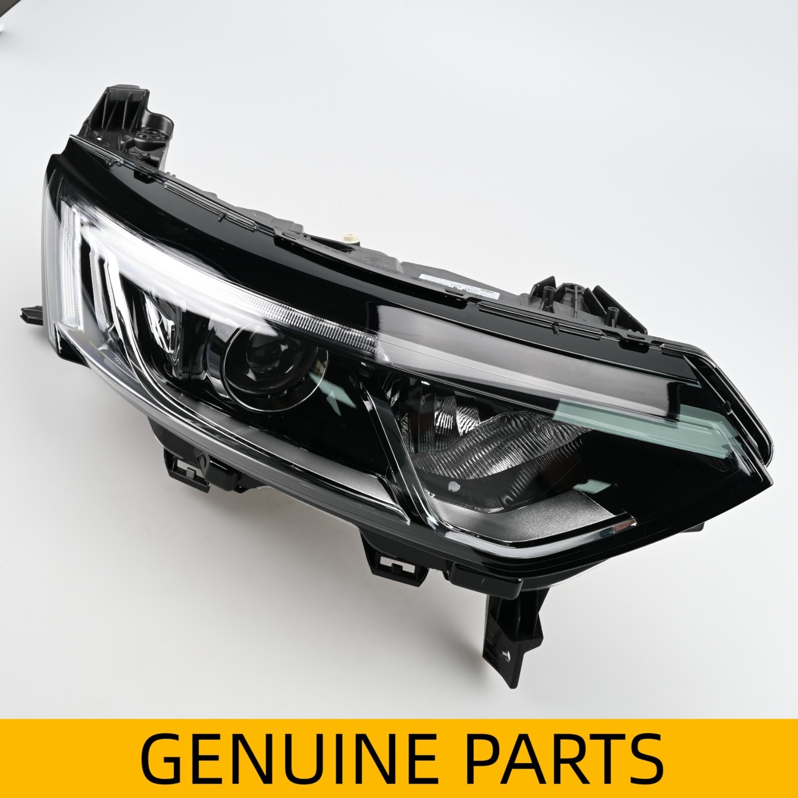 Head light Halogen RH for Renault Koleos II QM6 260102744R