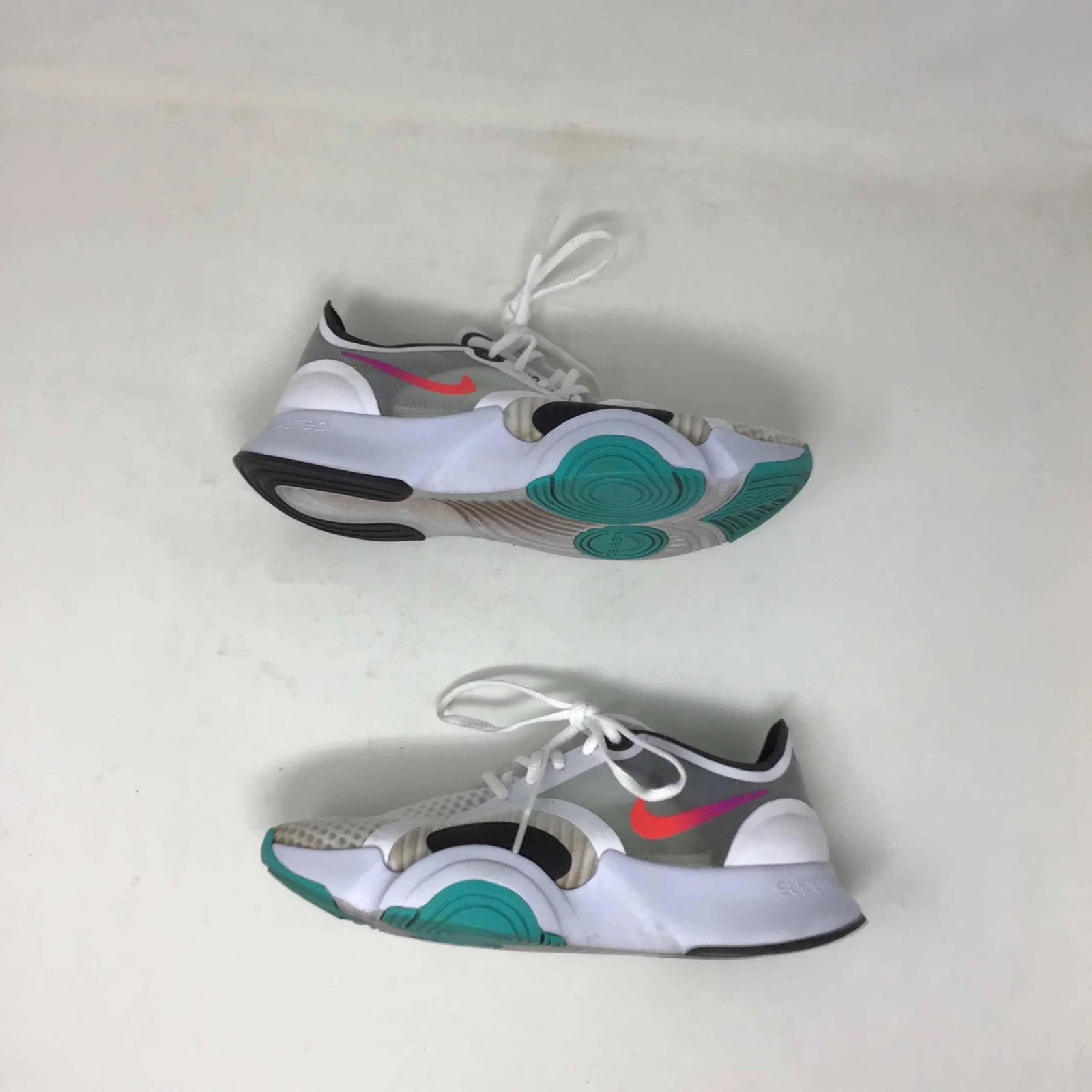 

WMNS Nike Superrep GO Football Серый Белый Черный Красный Синий CJ0860-120 Женские кроссовки 6,5, Nike SuperRep Go