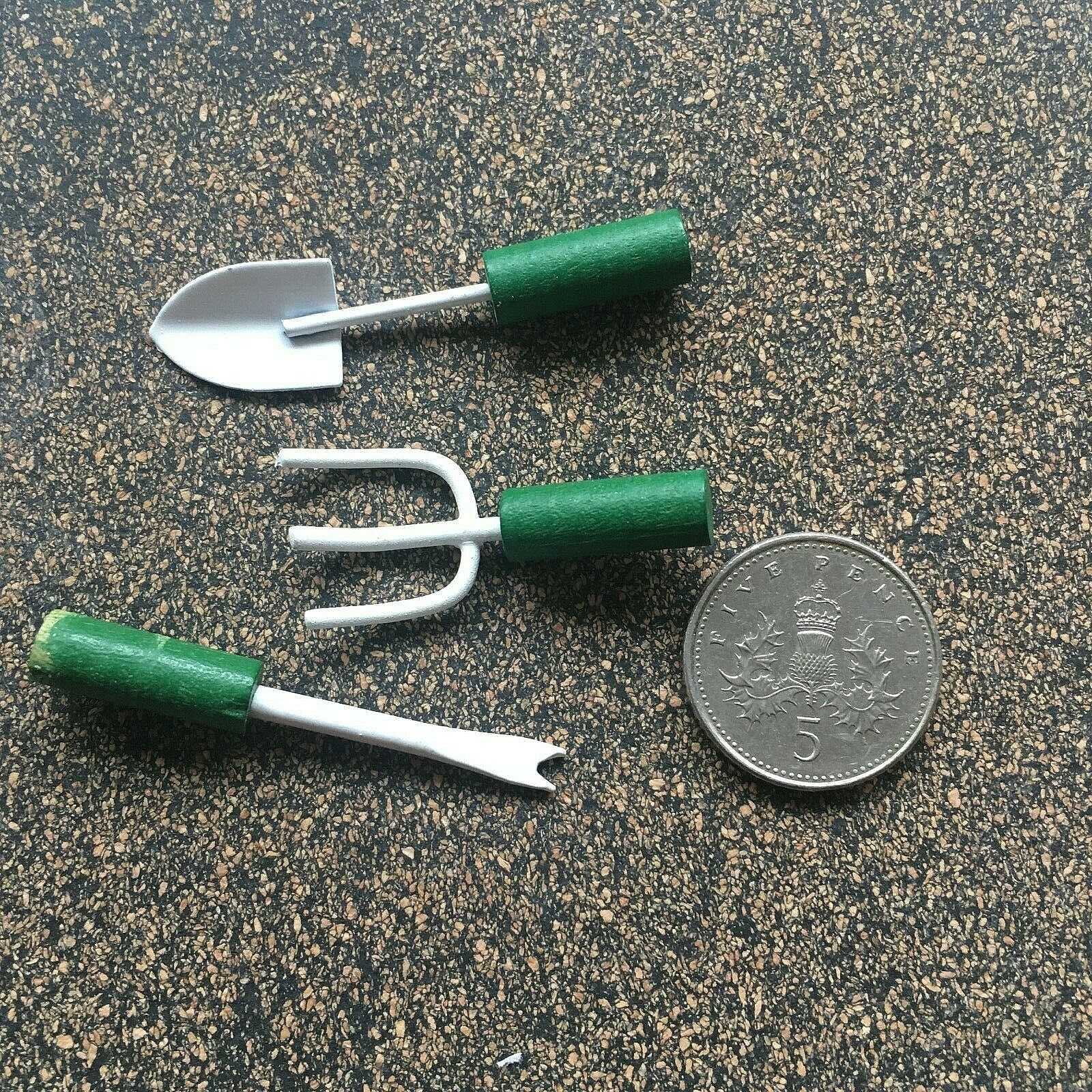 Dolls House 3 GARDEN HAND TOOL/S Set Miniature Fork/Trowel/Weeder 1:12 Scale